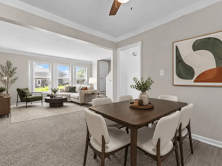 Oak Park Manor Apartments & Townhomes — Photo 26
