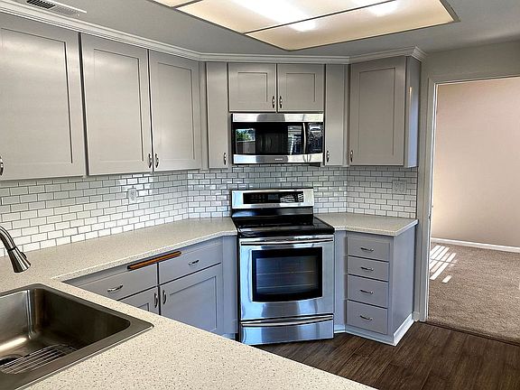 2nd image of 1548 Harbor Dr