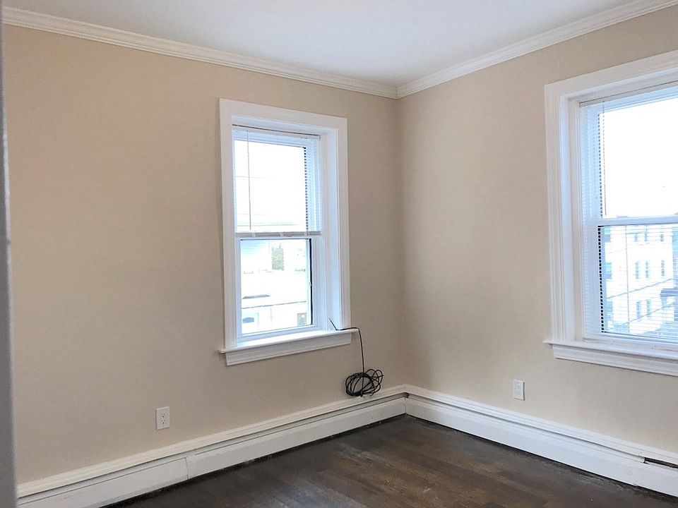 2nd image of 284 Revere St #2R