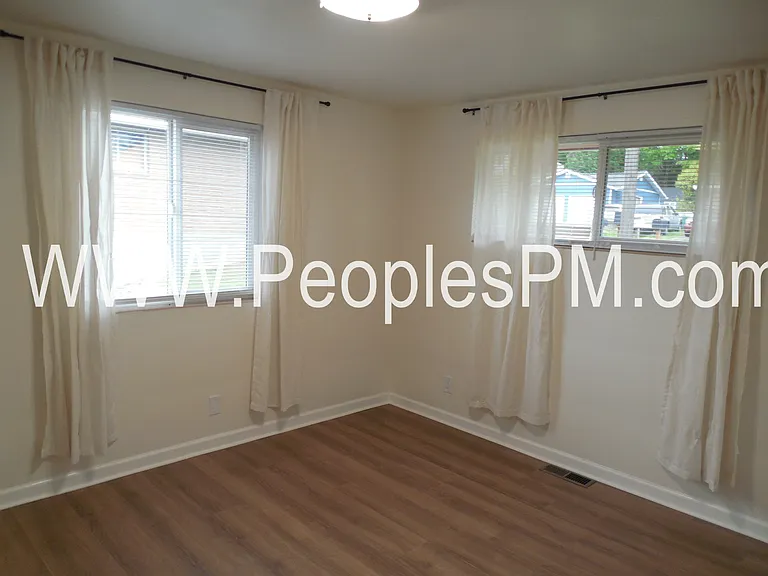 1617 Jones Ave NE — Photo 15