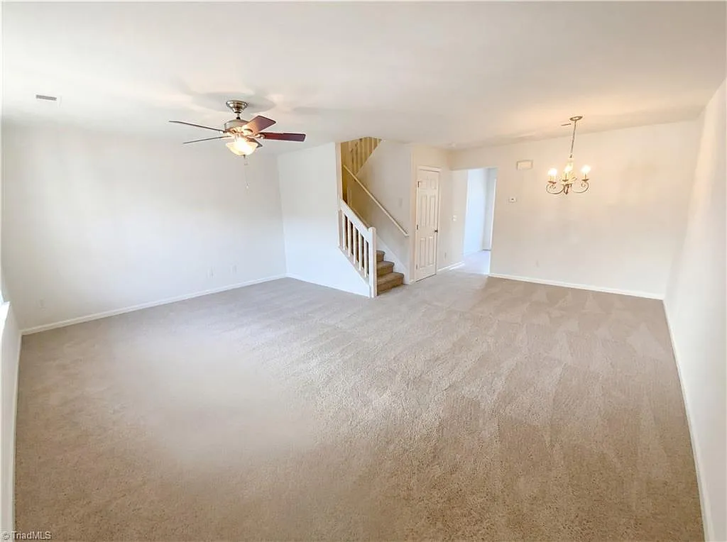 2 bed, 2.5 bath, 1255 sqft, $1,650 — Photo 3