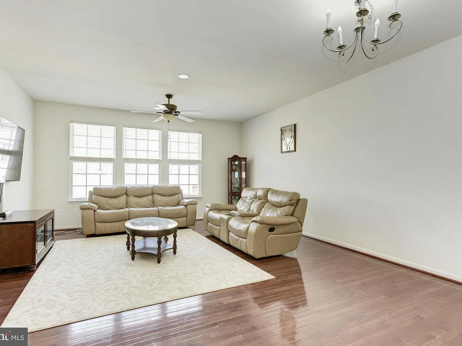 3 bed, 4.0 bath, 2784 sqft, $3,345 — Photo 3