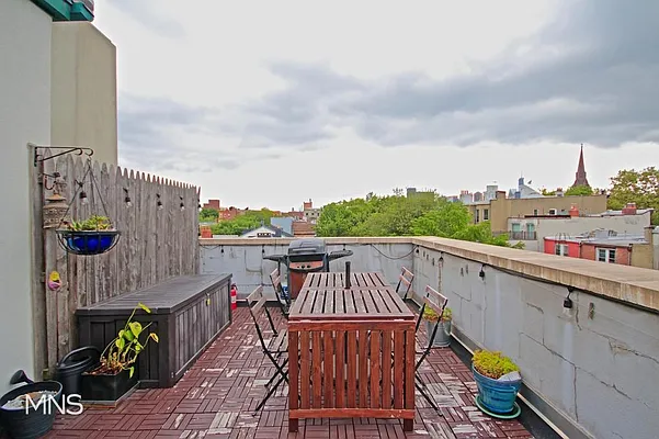 Rented by MNS | media 25