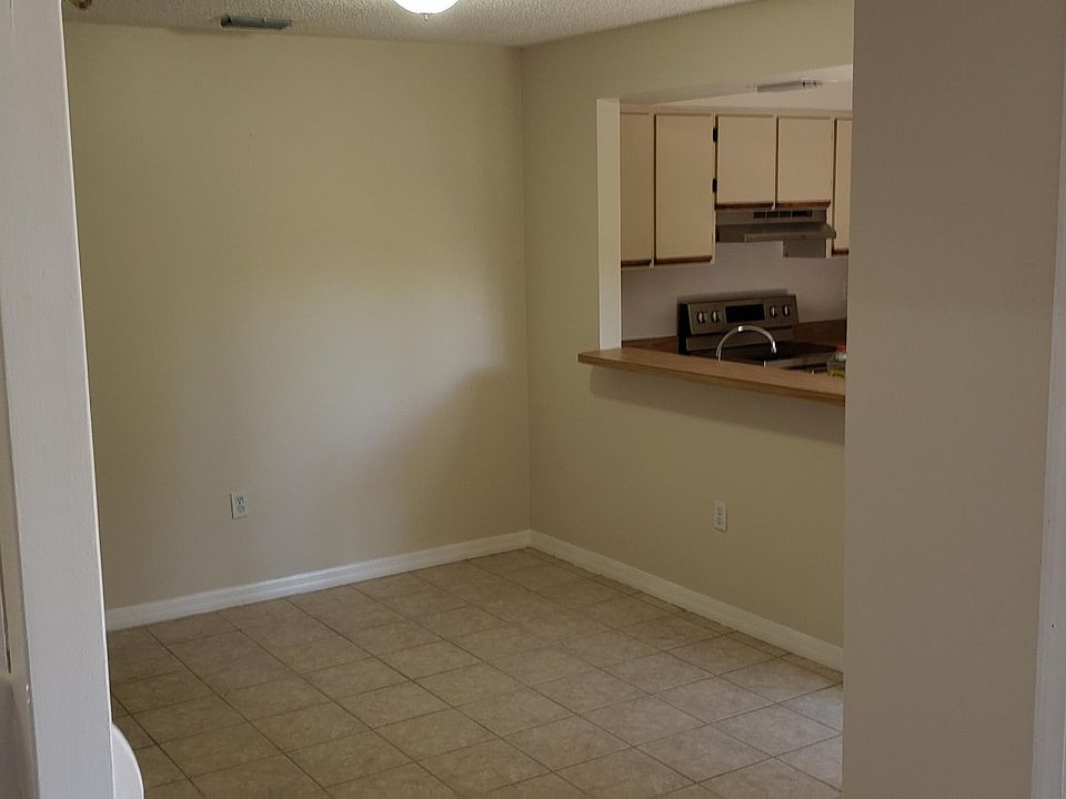 2nd image of 2587 S Park Ave #2587