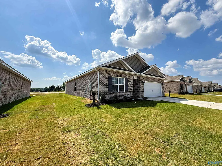 124 Betty Williams Dr — Photo 3