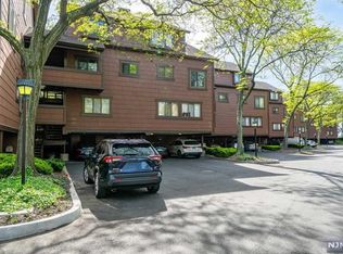 170 Sandcastle Ky, Secaucus, NJ
