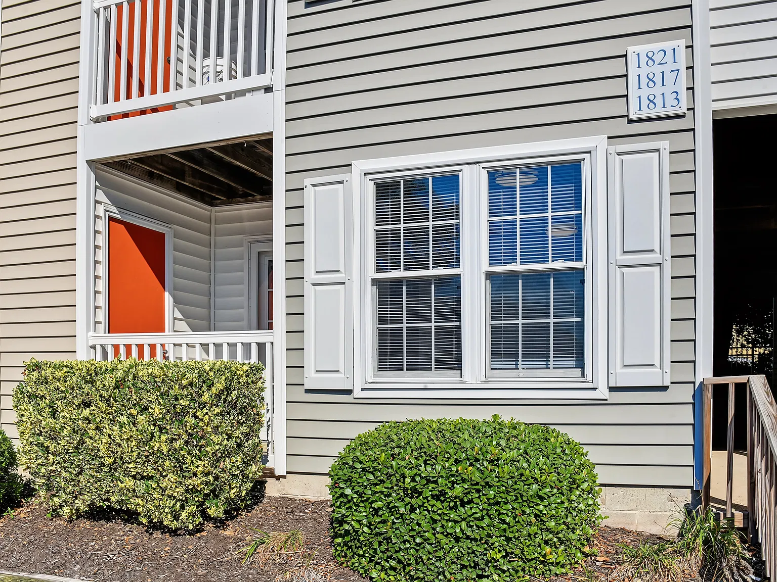2 bed, 1010 sqft, $1,895 — Photo 2