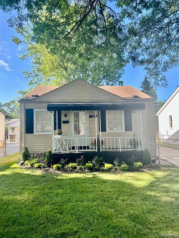 215 W Strathmore Ave photo 1