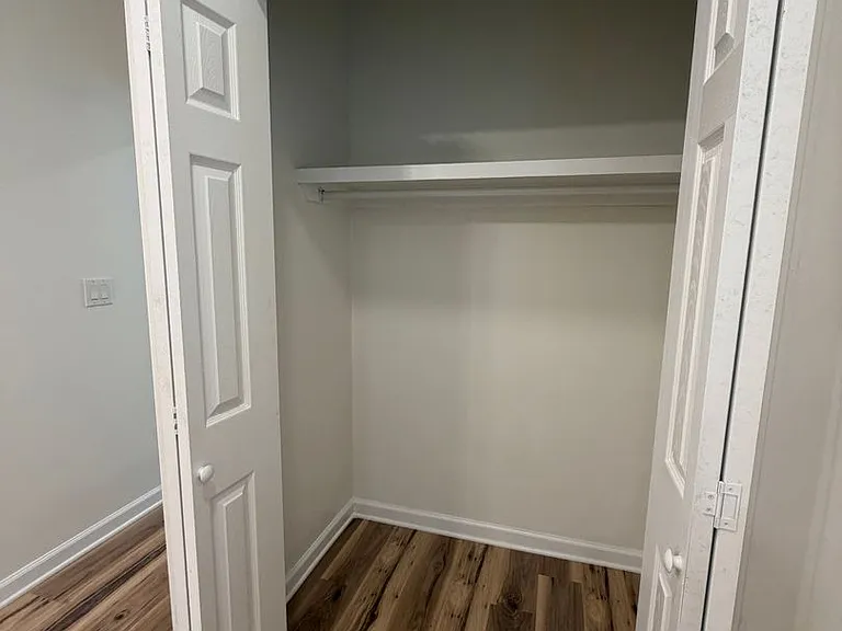 1013 Riverside Dr — Photo 8