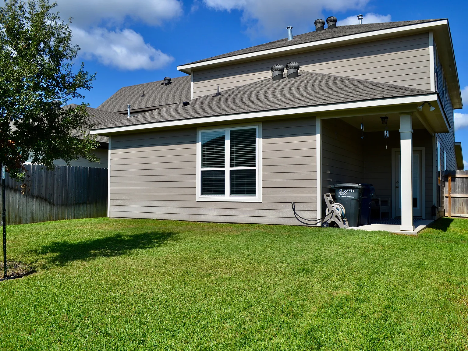 4 bed, 2100 sqft, $2,695 — Photo 4