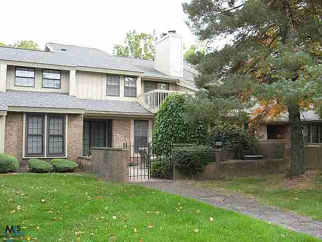 1st image of 1629 S Hill Blvd