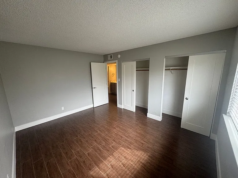 5619 42nd Street — Photo 13
