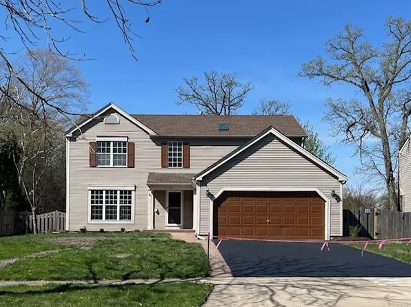 1250 Yellowstone Pkwy, Algonquin, IL 60102