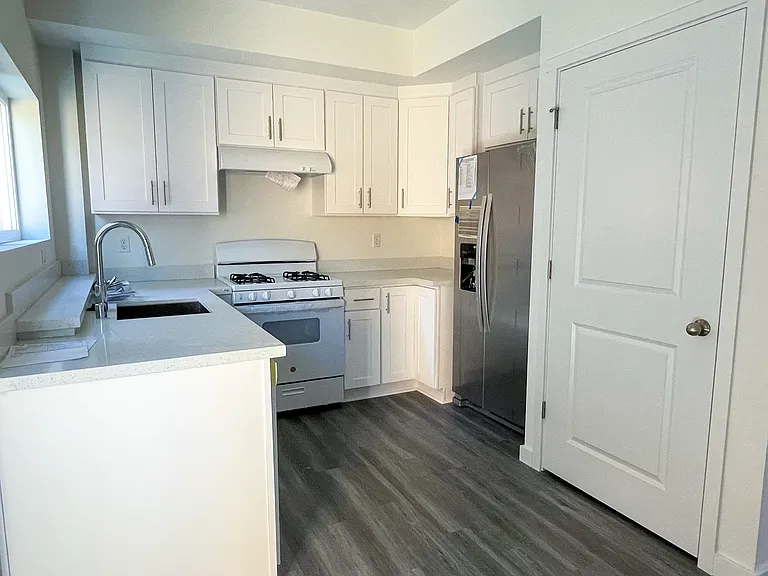 Iris Apartments — Photo 25