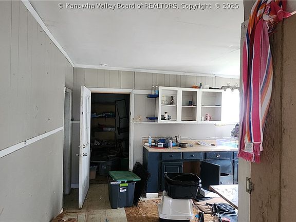 5th image of 2372 Harvey Rd