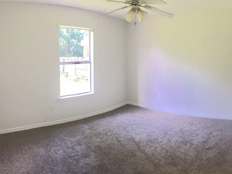 4266 Lancaster Dr — Photo 5