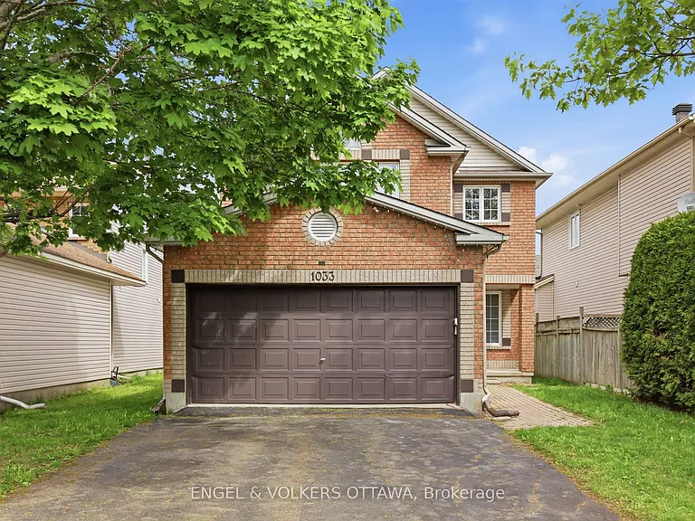 1033 Como Cres — Photo 1