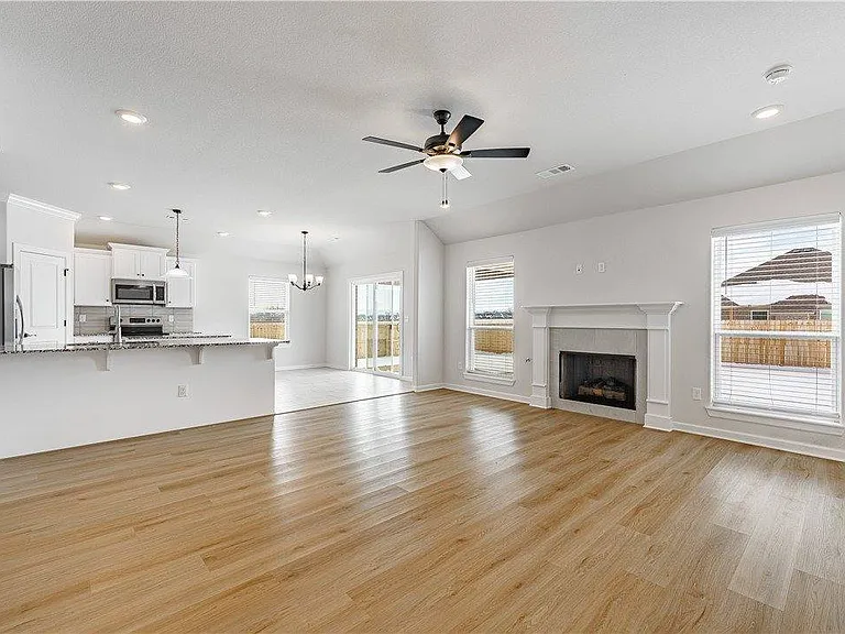 317 S Nightfall Ave — Photo 2