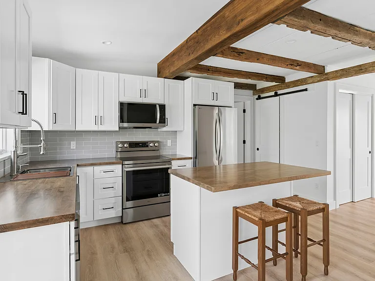 5075 Main Rd — Photo 6