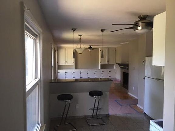 3rd image of 702 Newburyport Tpke