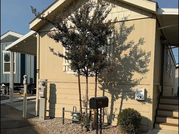 8086 Mission Blvd #17, Riverside, CA 92509