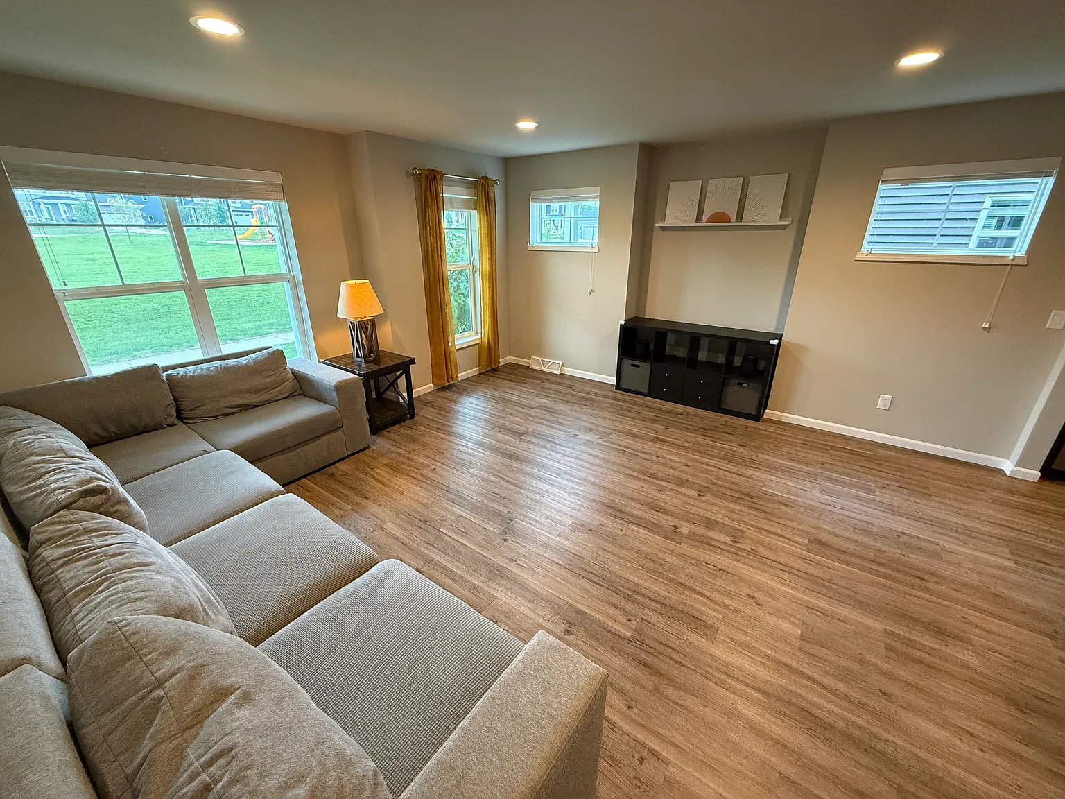 3 bed, 1672 sqft, $3,300 — Photo 2