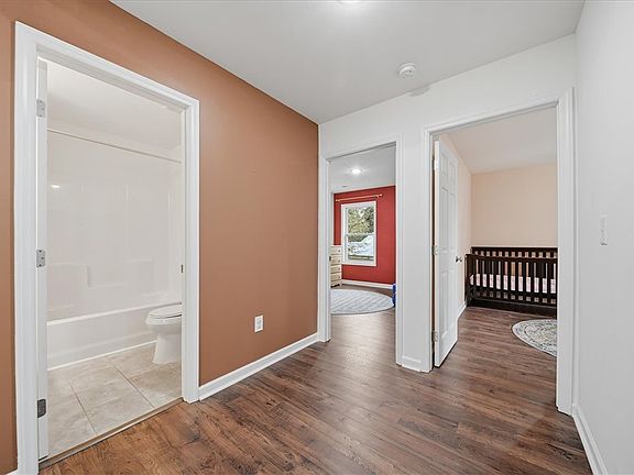 5th image of 117 Phillips St