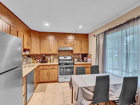 4th image of 24 Charter Road