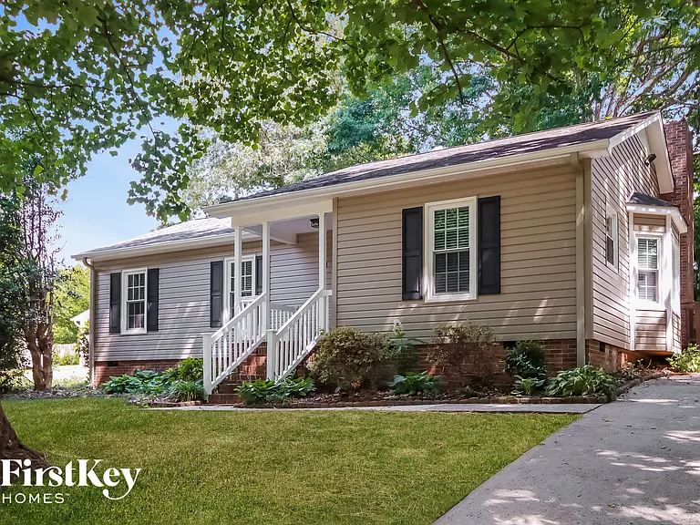 4440 Huntington Dr — Photo 2