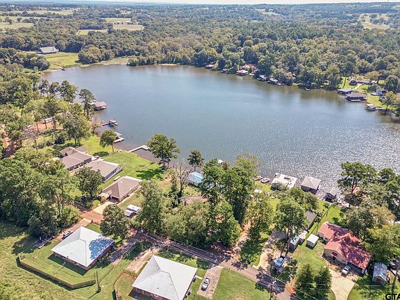 3rd image of 2468 Lake Park Ln
