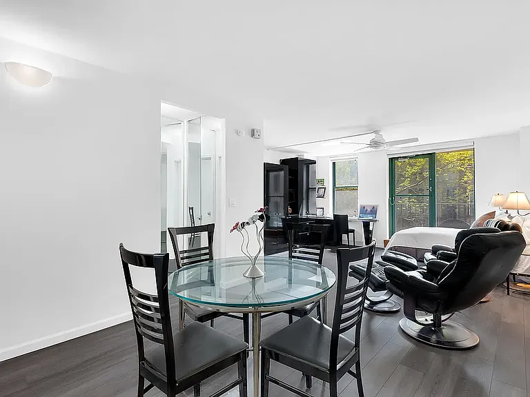 2250 Broadway #4P — Photo 3