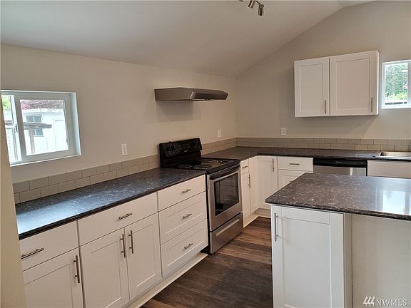 4th image of 420 Long St