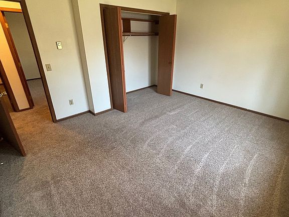 5th image of 753 Helen St