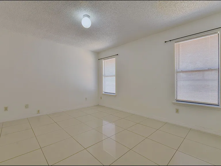 695 Bluff Canyon Cir — Photo 21