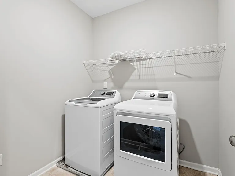 1136 Commack Dr — Photo 23
