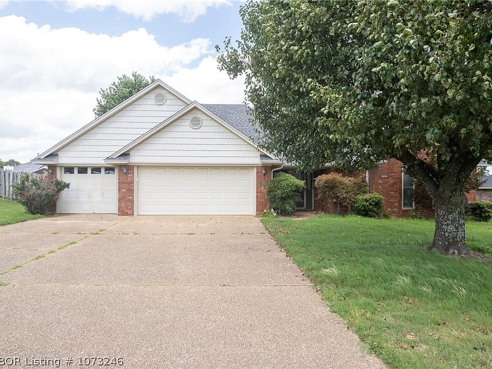 1st image of 804 Jenny Wren St