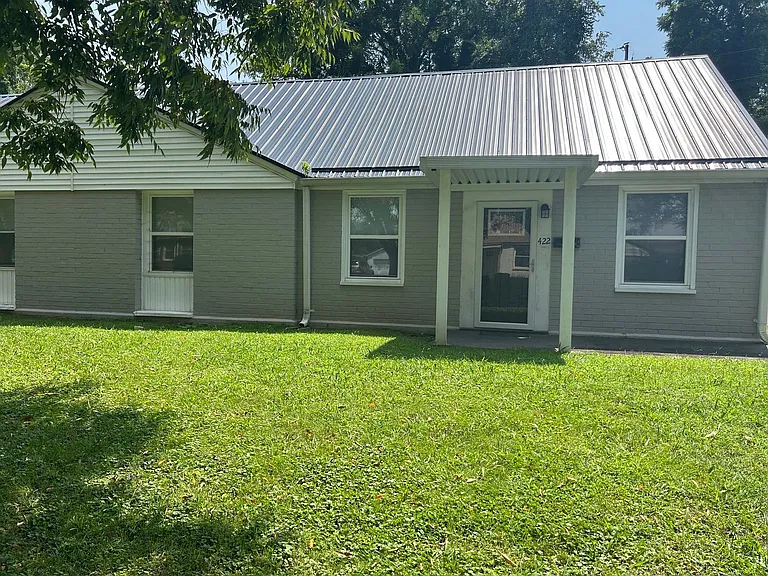 422 Sequoyah Dr — Photo 1