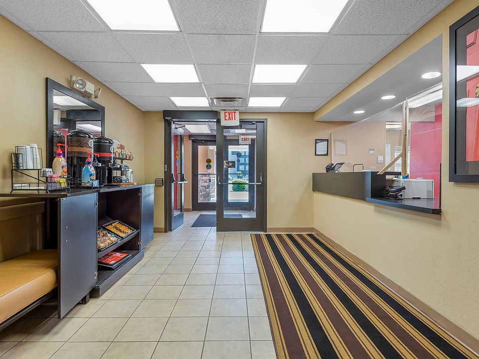 Lobby and Guest Check-in