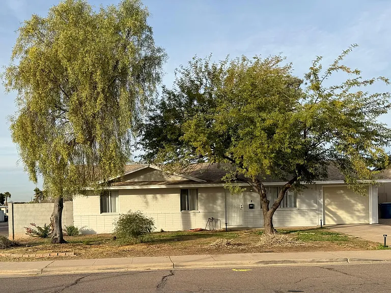 1214 W Manhatton Dr — Photo 1