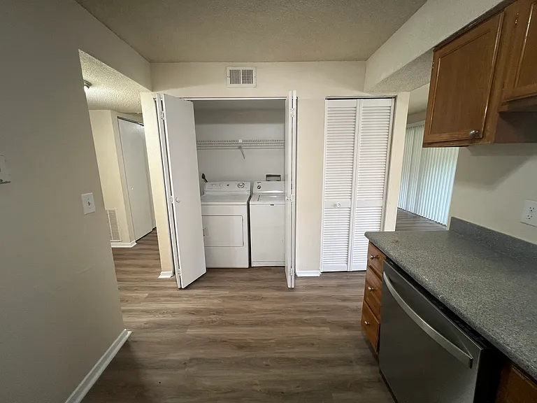 125 Seasons Pkwy — Photo 13