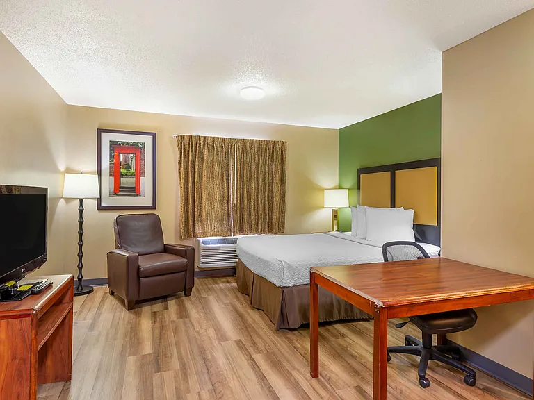 Studio Suite - 1 Queen Bed