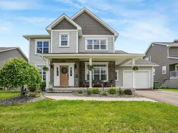 662 Hillcrest Dr, Fredericton, NB E3A 5L9