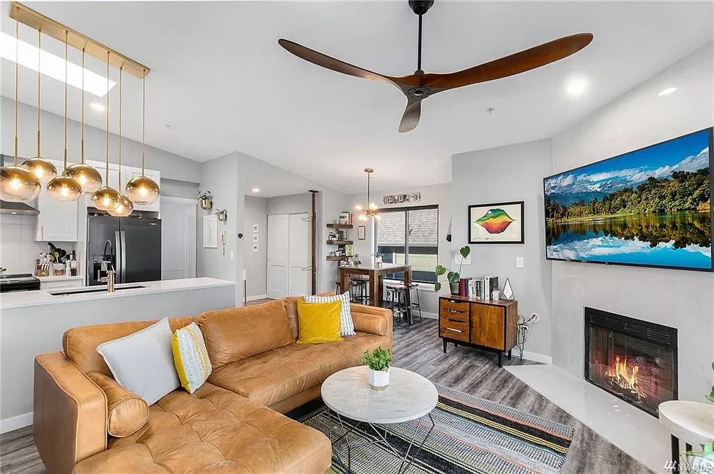 2 bed, 1014 sqft, $3,300 — Photo 1