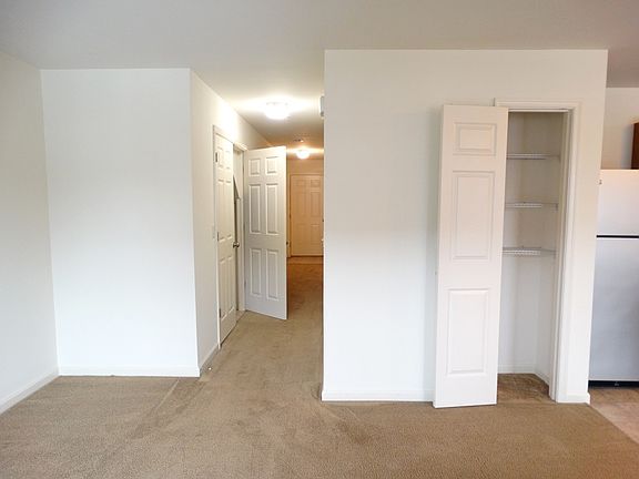 Foyer & Living Area