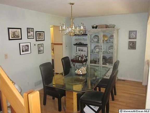 4th image of 172 Longwood Dr