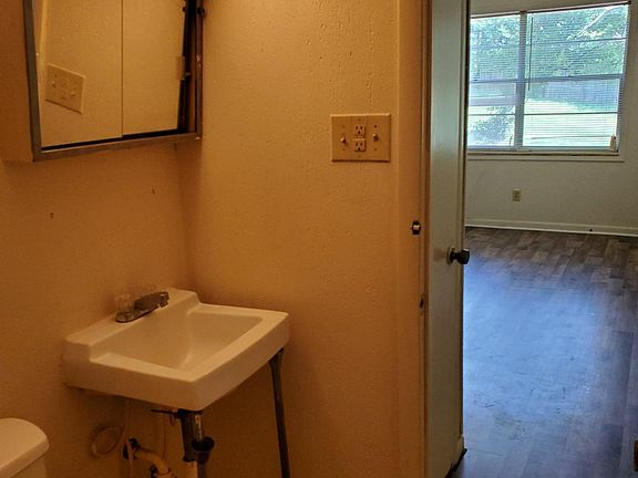 4th image of 432 S Maple St