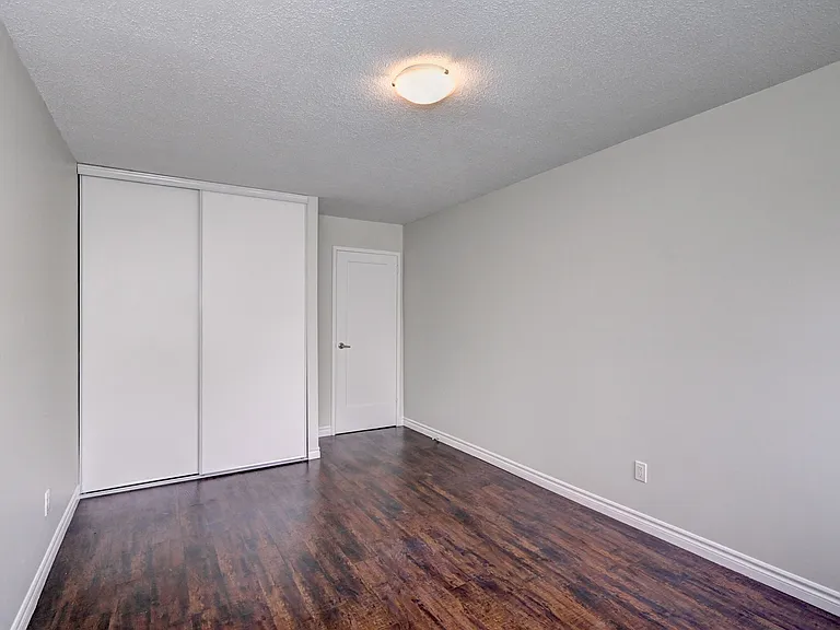 270 Waterloo Ave — Photo 19