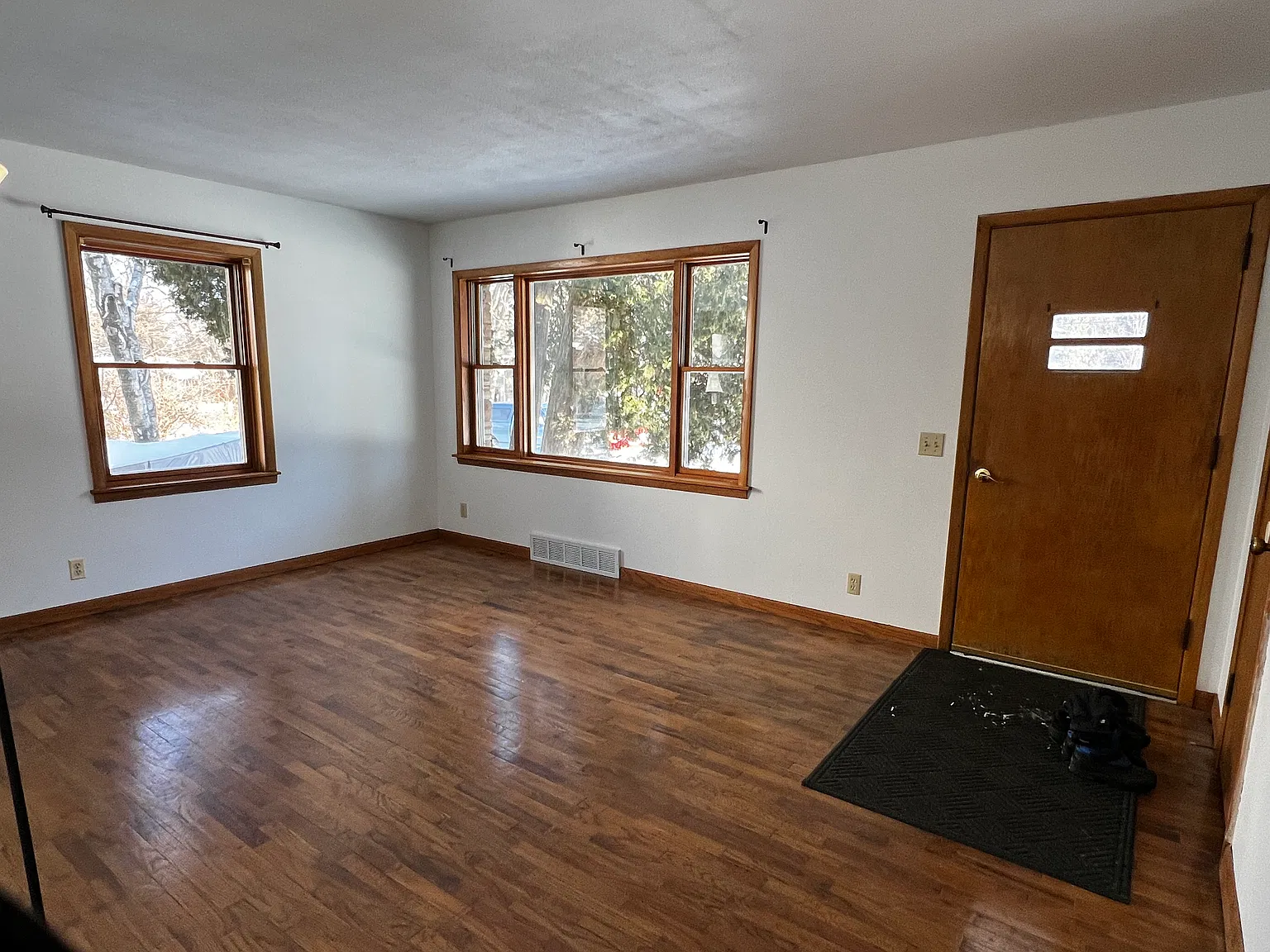 3 bed, 1191 sqft, $2,300 — Photo 3