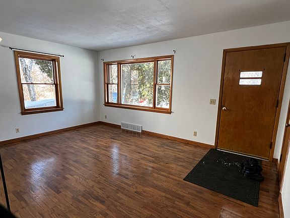 3rd image of 1734 Camus Ln