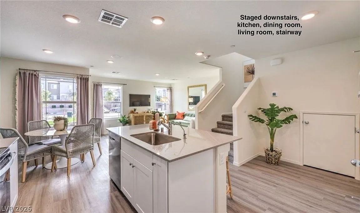 3 bed, 2.5 bath, 1417 sqft, $1,995 — Photo 2